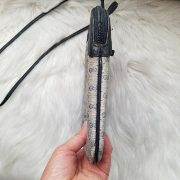 Authentic Vintage Gucci Crossbody Clutch Bag - Picture 7 of 11